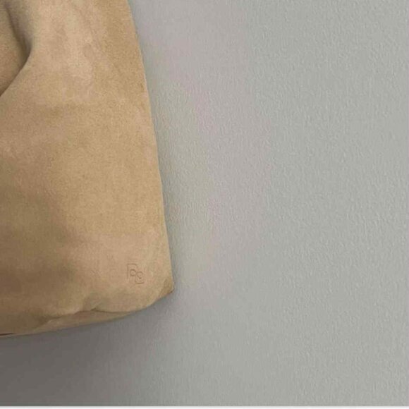 Reformation Small Vittoria tote bag in suede - Picture 4 of 5